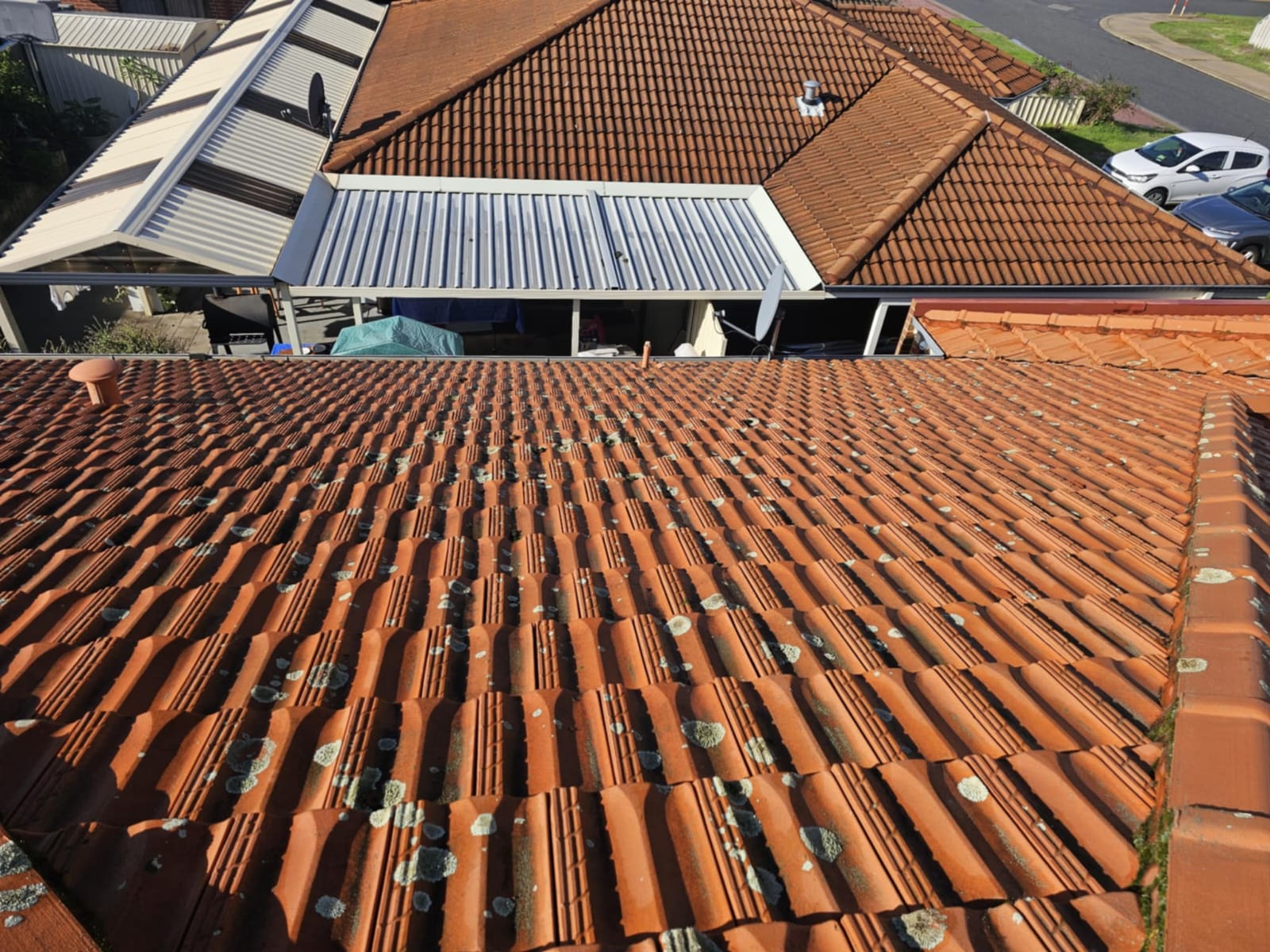 Roof High Pressure & Soft Wash before cleaning, job 2